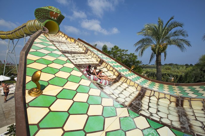 Imagen de la piscina del Hotel Crystal Paraiso Aqua Collection. Foto 15