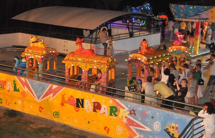 Imagen de los exteriores del Hotel Crystal Paraiso Verde. Foto 8