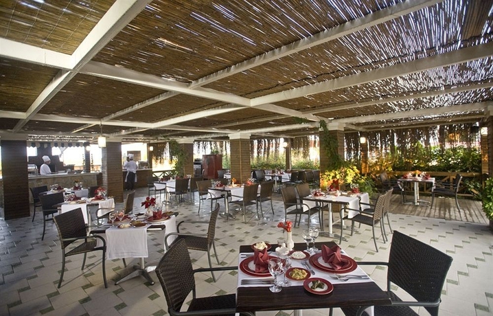 Imagen del bar/restaurante del Hotel Crystal Paraiso Verde. Foto 4