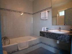 Imagen de la habitación del Hotel Crystal Park. Foto 6