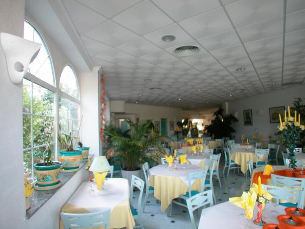 Imagen del bar/restaurante del Hotel Crystal Park. Foto 2