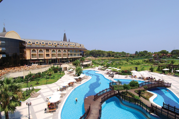 Imagen de la piscina del Hotel Crystal Prestige. Foto 15