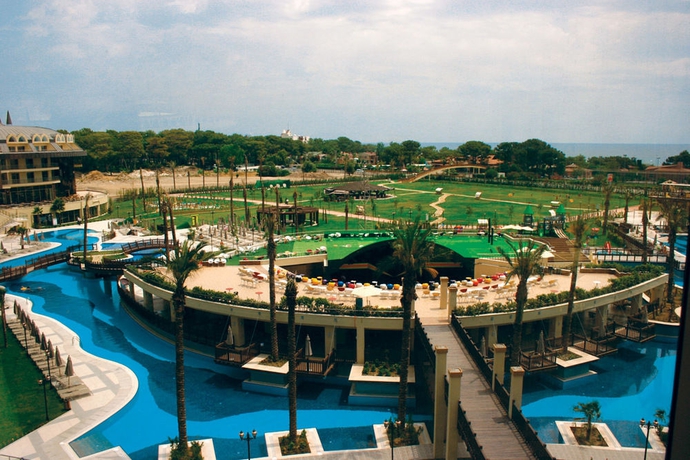 Imagen de los exteriores del Hotel Crystal Prestige. Foto 9