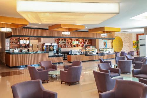 Imagen del bar/restaurante del Hotel Crystal Prestige Pearl Collection. Foto 2