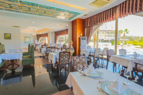 Imagen del bar/restaurante del Hotel Crystal Prestige Pearl Collection. Foto 3