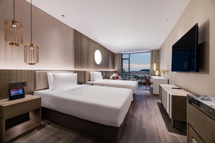 Imagen de la habitación del Hotel Crystal Qingdao MixC Shandong Road. Foto 10