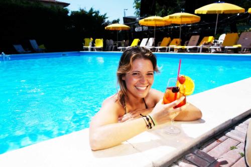 Imagen general del Hotel Crystal, Rimini. Foto 4