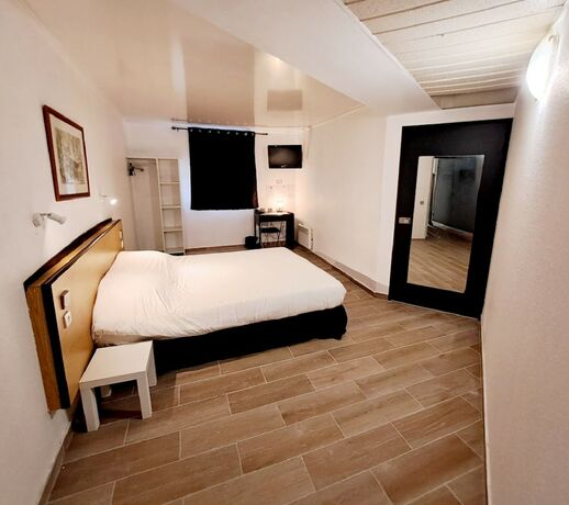 Imagen de la habitación del Hotel Crystal Saint Denis Basilique. Foto 18