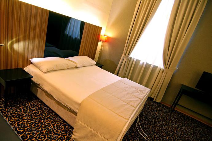 Imagen de la habitación del Hotel Crystal, Sarajevo. Foto 3
