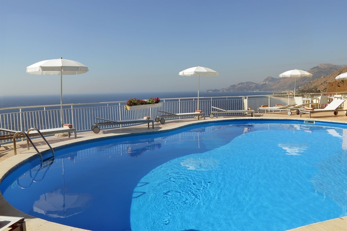 Imagen de la piscina del Hotel Crystal Sea. Foto 8