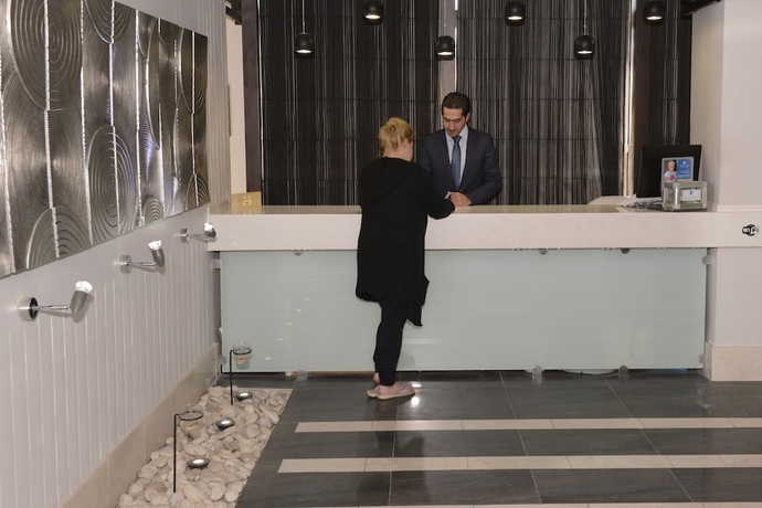 Imagen de los interiores del Hotel Crystal Suites. Foto 19