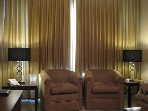 Imagen de la habitación del Hotel Crystal Suites. Foto 14