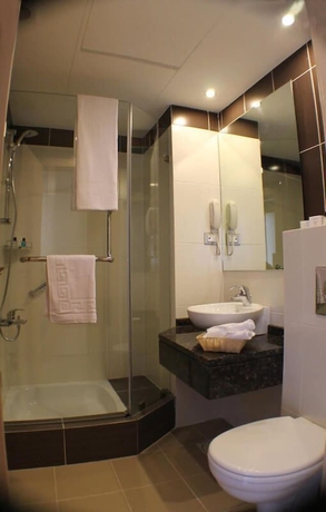 Imagen de la habitación del Hotel Crystal Suites. Foto 18