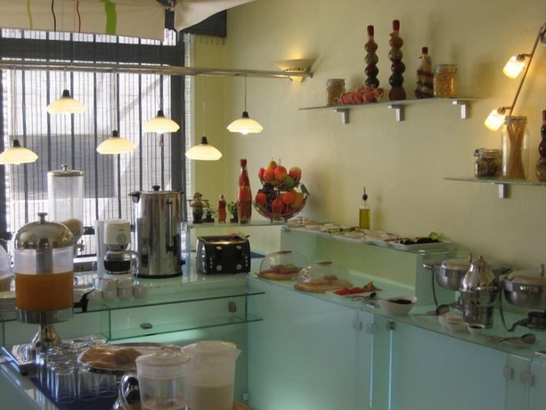 Imagen del bar/restaurante del Hotel Crystal Suites. Foto 3