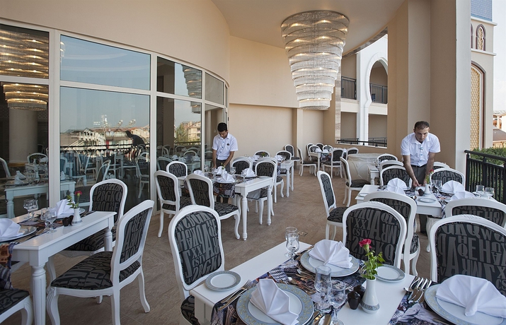 Imagen del bar/restaurante del Hotel Crystal Sunset. Foto 7