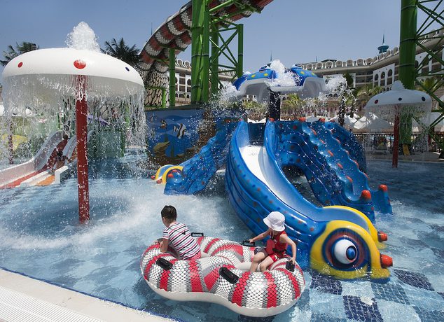 Imagen de la piscina del Hotel Crystal Sunset Pearl Collection. Foto 14