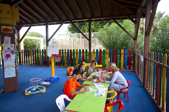 Imagen de los exteriores del Hotel Crystal Tat Beach. Foto 16