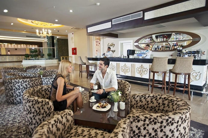 Imagen de los interiores del Hotel Crystal Tat Beach. Foto 21