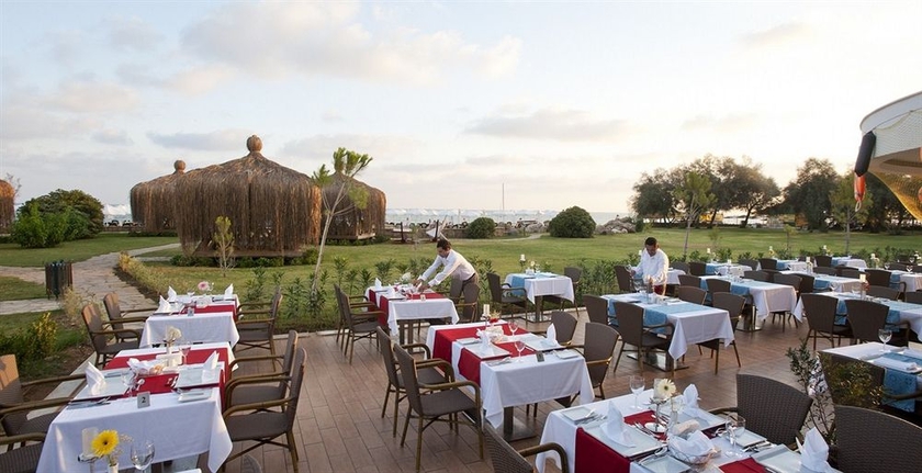 Imagen del bar/restaurante del Hotel Crystal Tat Beach. Foto 11