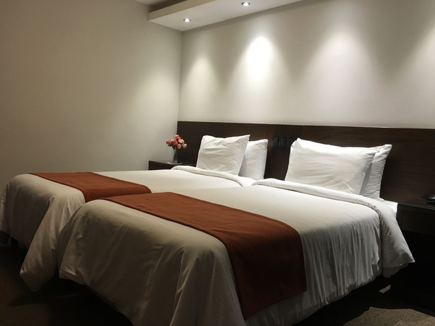 Imagen de la habitación del Hotel Crystal Tower. Foto 8