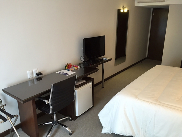 Imagen de la habitación del Hotel Crystal Tower. Foto 12