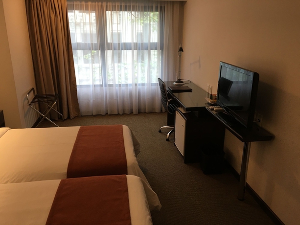 Imagen de la habitación del Hotel Crystal Tower. Foto 14