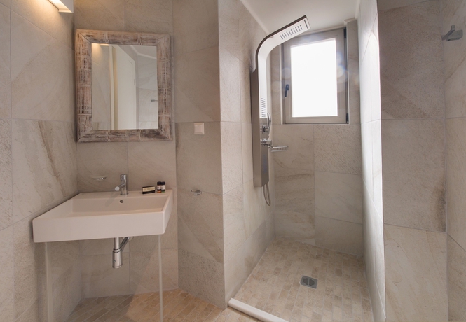 Imagen de la habitación del Hotel Crystal Waters. Foto 12