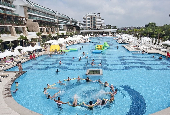 Imagen de la piscina del Hotel Crystal Waterworld. Foto 13