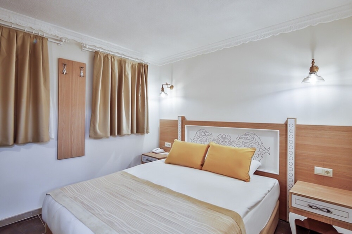 Imagen de la habitación del Hotel Crystal World of Colours. Foto 2