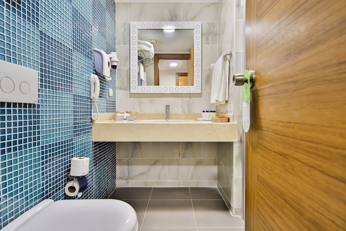 Imagen de la habitación del Hotel Crystal World of Colours. Foto 5