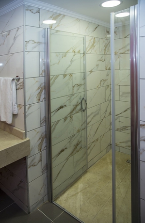 Imagen de la habitación del Hotel Crystal World of Colours. Foto 8