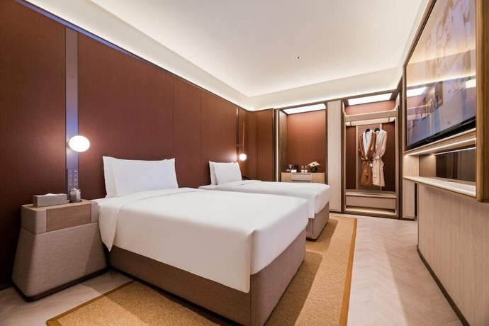 Imagen de la habitación del Hotel Crystal Yantai Binhai Square. Foto 13