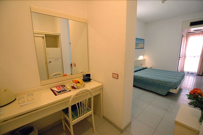 Imagen de la habitación del Hotel Crystal and Residence. Foto 7