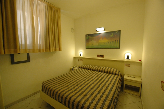 Imagen de la habitación del Hotel Crystal and Residence. Foto 9