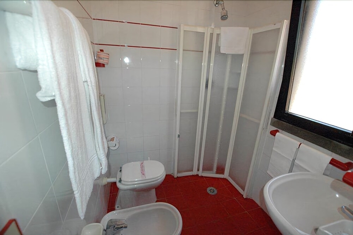 Imagen de la habitación del Hotel Crystal and Residence. Foto 12