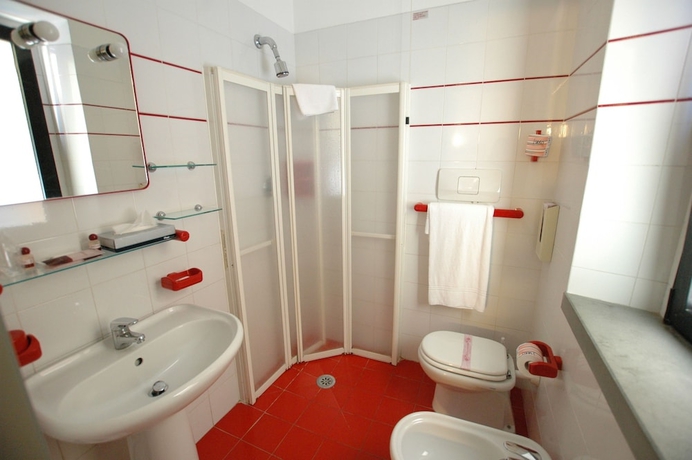 Imagen de la habitación del Hotel Crystal and Residence. Foto 13