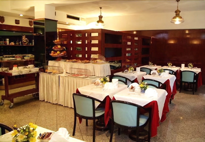 Imagen del bar/restaurante del Hotel Crystal and Residence. Foto 2