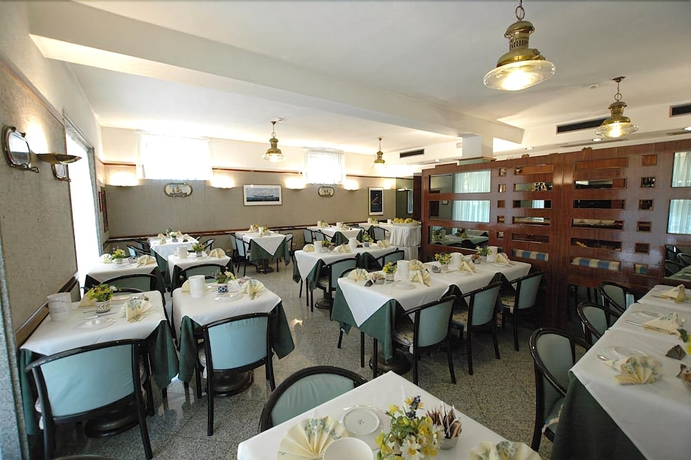 Imagen del bar/restaurante del Hotel Crystal and Residence. Foto 5