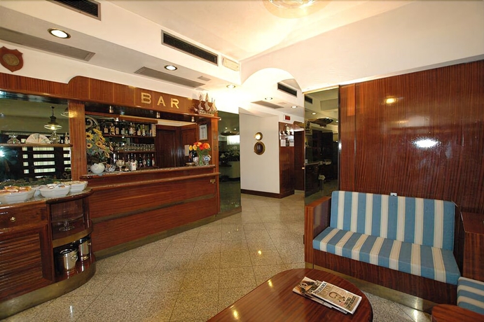 Imagen del bar/restaurante del Hotel Crystal and Residence. Foto 6