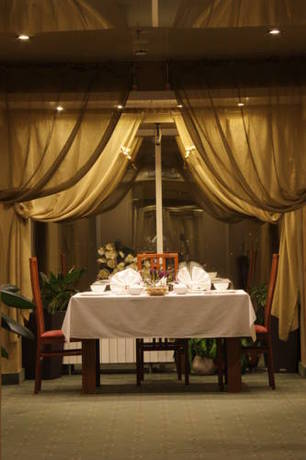 Imagen del bar/restaurante del Hotel Crystall De Luxe. Foto 2