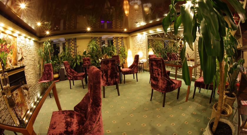 Imagen del bar/restaurante del Hotel Crystall De Luxe. Foto 3