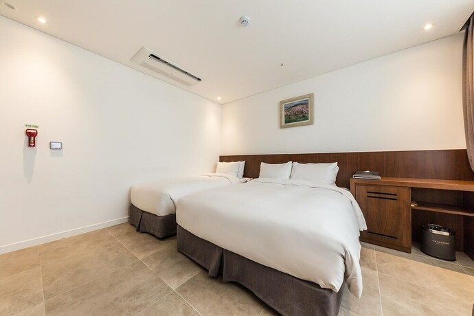 Imagen de la habitación del Hotel Cs Premier. Foto 13