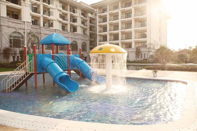 Imagen de la piscina del Hotel Ctry Garden Phoenix Hot Spring Taizhou. Foto 18