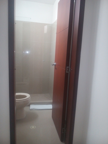 Imagen de la habitación del Hotel Cuarta Avenida. Foto 6