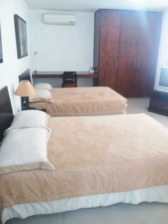 Imagen de la habitación del Hotel Cuarta Avenida. Foto 9