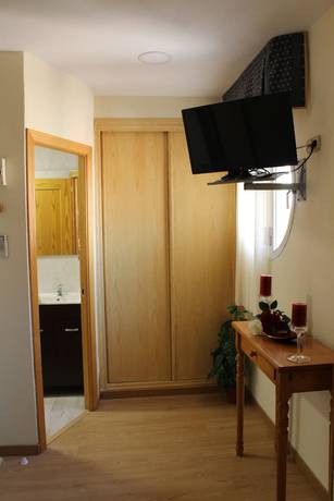 Imagen de la habitación del Hotel Cuatro Caños. Foto 6