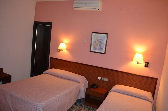 Imagen de la habitación del Hotel Cuatro Naciones. Foto 3