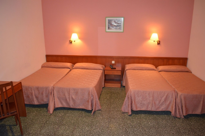 Imagen de la habitación del Hotel Cuatro Naciones. Foto 6