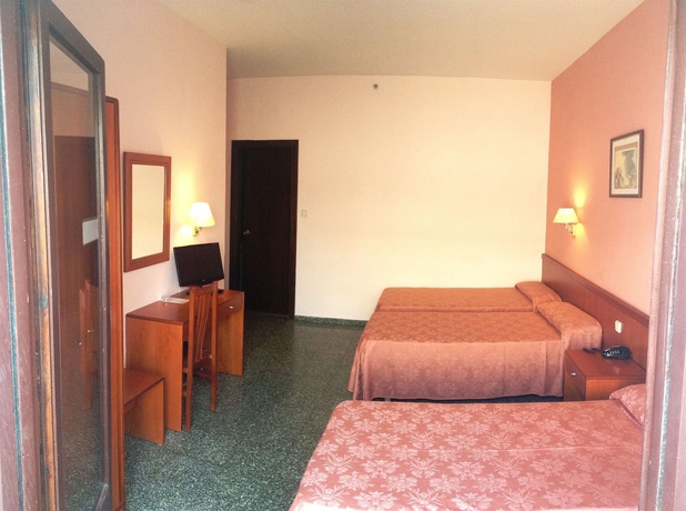 Imagen de la habitación del Hotel Cuatro Naciones. Foto 8