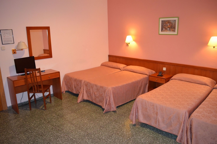 Imagen de la habitación del Hotel Cuatro Naciones. Foto 9